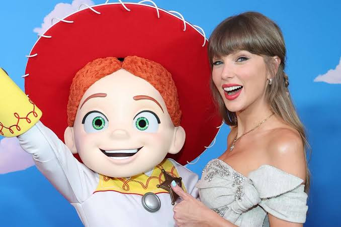 Taylor Swift viết nhạc cho Toy Story 5 chỉ trong một ngày, gọi đó là 'ngày hạnh phúc nhất đời' Ảnh 1