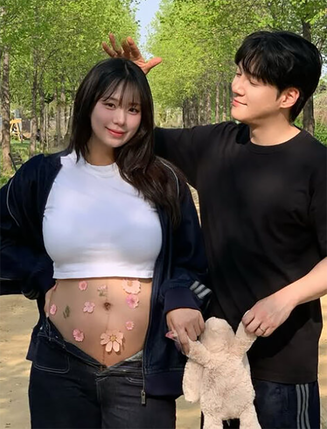 Choi Yeon Soo hoạt động trong vai trò người mẫu và influencer, sở hữu lượng người theo dõi đáng kể trên mạng xã hội.