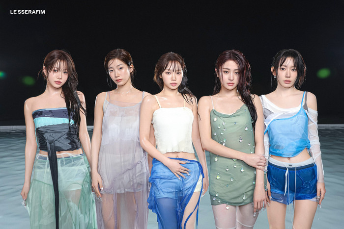 LE SSERAFIM làm điều chưa từng có, chính thức vượt mặt TWICE tại Mỹ Ảnh 1