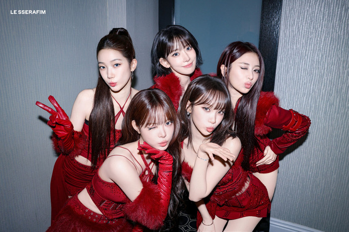 LE SSERAFIM làm điều chưa từng có, chính thức vượt mặt TWICE tại Mỹ Ảnh 3