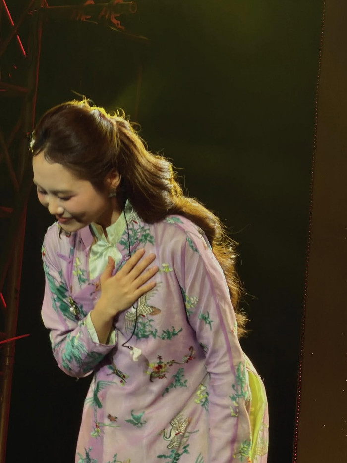Phương Mỹ Chi tại một buổi biểu diễn gần đây.