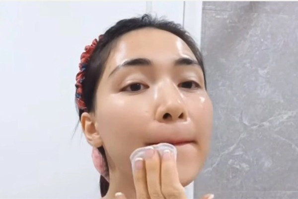 Làn da mộc trắng sáng, căng bóng của Hoà Minzy.