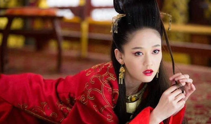 Sau nhiều năm bế quan tu luyện, Đông Phương Bất Bại đạt đến cảnh giới mà thân pháp gần như không thể nhìn thấy bằng mắt thường.&nbsp;