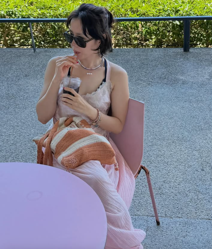 Son Ye Jin 'xả kho' loạt ảnh du lịch, trong đó có khoảnh khắc bên con trai.