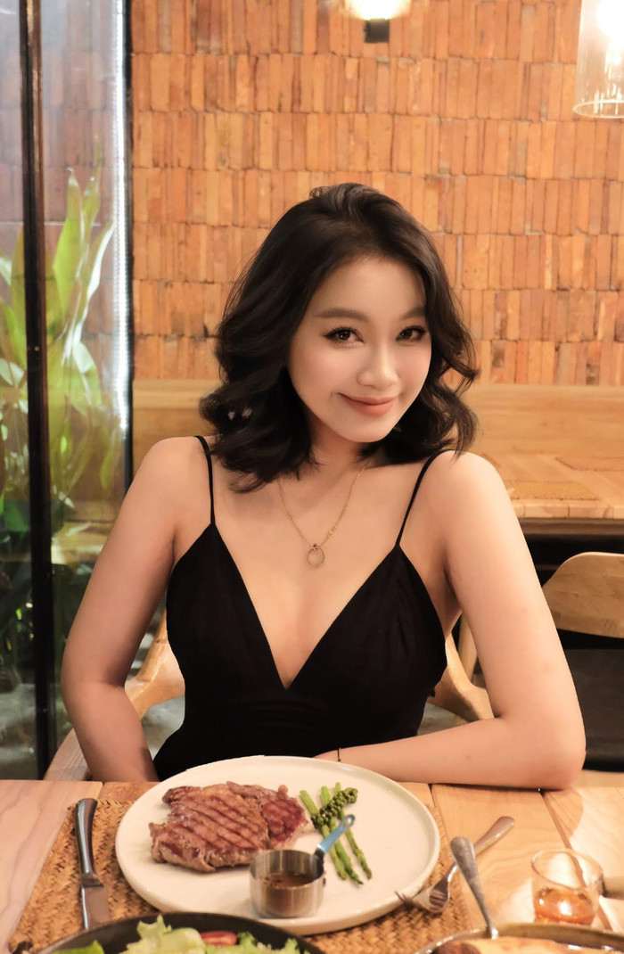 Hồ Văn Cường đang có cuộc sống viên mãn bên người vợ xinh đẹp và mái ấm nhỏ hạnh phúc. Ảnh: FBNV