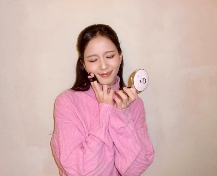 Jisoo (BLACKPINK) khiến dân mạng trầm trồ khi khoe visual trong trẻo Ảnh 1