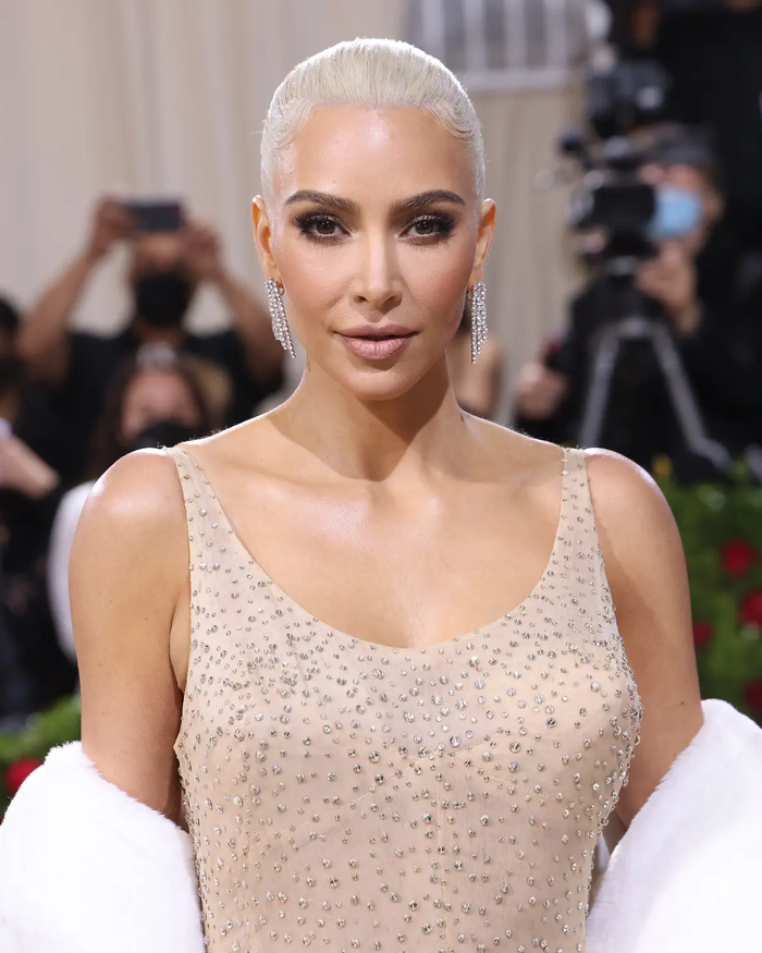 Năm 2022, Kim Kardashian từng gây xôn xao khi xuất hiện tại Met Gala với chiếc váy mang tính biểu tượng của Marilyn Monroe.&nbsp;