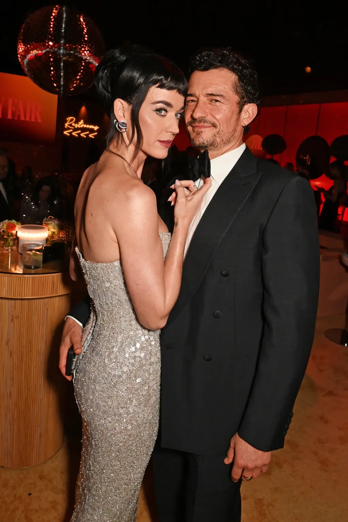 Katy Perry và Orlando Bloom bắt đầu vướng tin hẹn hò vào năm 2016 sau khi gặp nhau tại tiệc hậu lễ trao giải Quả Cầu Vàng.&nbsp;
