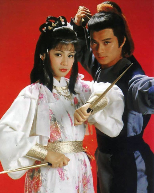 Anh Hùng Xạ Điêu (1983) do đài TVB sản xuất vẫn được xem là phiên bản kinh điển hiếm có, đồng thời thường xuyên góp mặt trong các bảng xếp hạng phim võ hiệp được yêu thích nhất.