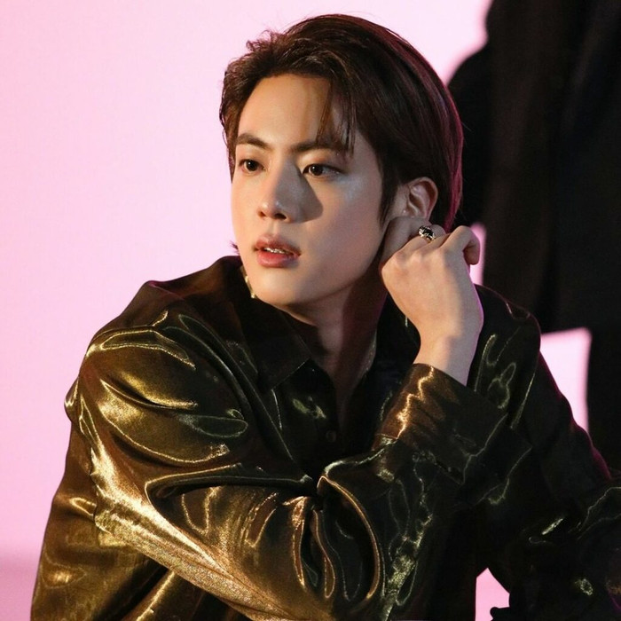Người phụ nữ cưỡng hôn Jin (BTS) có động thái mới trước ngày hầu tòa Ảnh 1