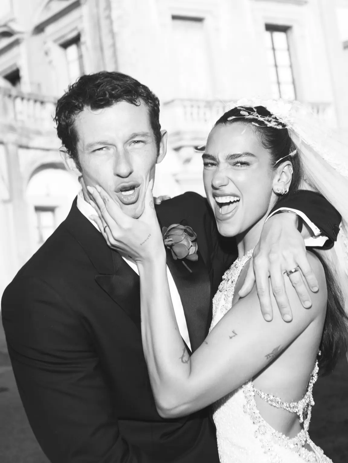 Mạng xã hội ngập tràn bình luận sau khi Dua Lipa tung loạt ảnh cưới với Callum Turner Ảnh 2