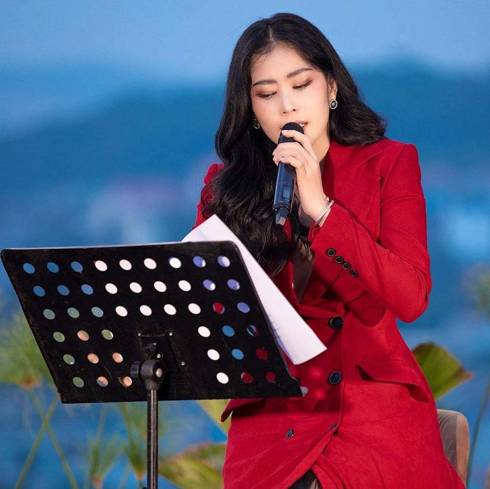 Khán giả kỳ vọng Nam Em sẽ đi tiếp những bước đi mới trong hành trình âm nhạc sau thành công tại cuộc thi Miss Cosmo.
