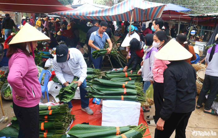 Âm thanh rôm rả của những phiên chợ quê khiến bao người nhung nhớ. Ảnh: báo Nghệ An.