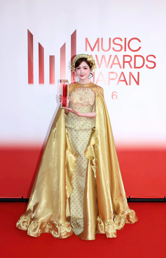 Hòa Minzy ngày càng được khán giả công nhận về sự cố gắng, nỗ lực trong hành trình nghệ thuật.