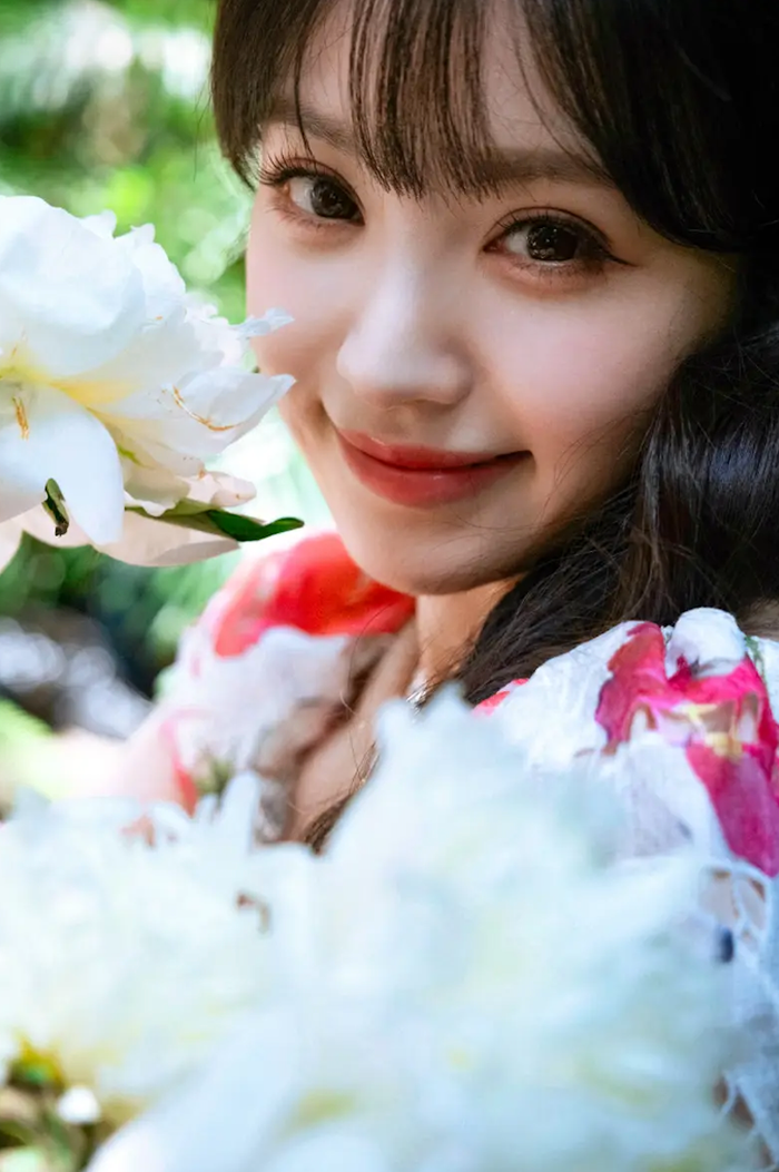 Nhan sắc trong trẻo cùng thần thái dịu dàng của nữ diễn viên nhanh chóng nhận được nhiều lời khen từ người hâm mộ.