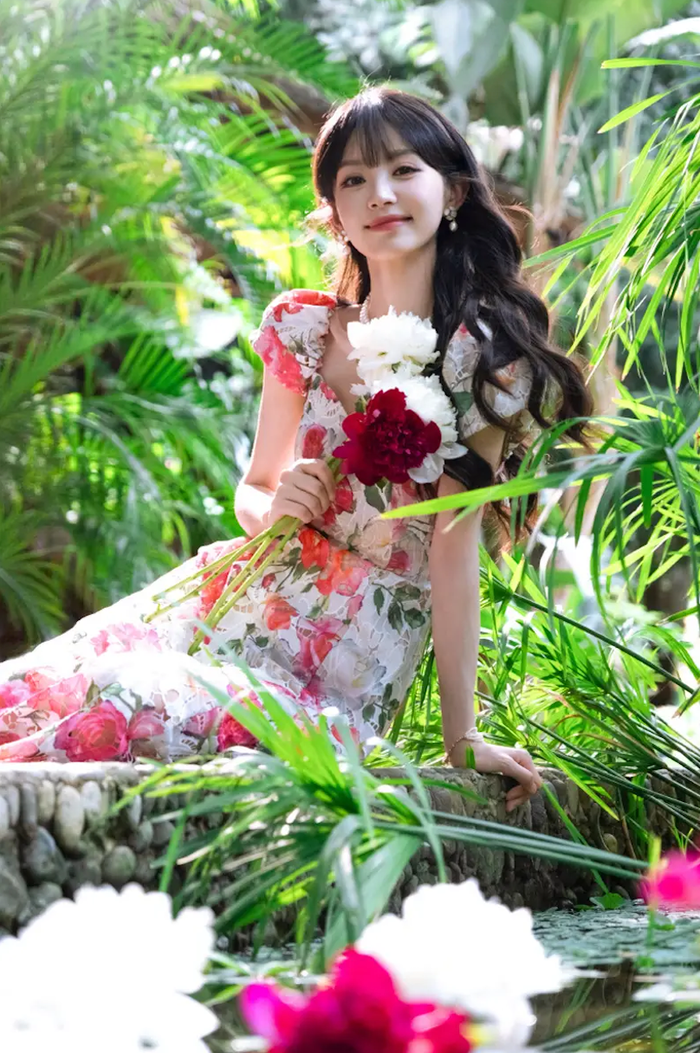 Loạt ảnh mới của Điền Hi Vi ngay lập tức thu hút sự quan tâm từ người hâm mộ.