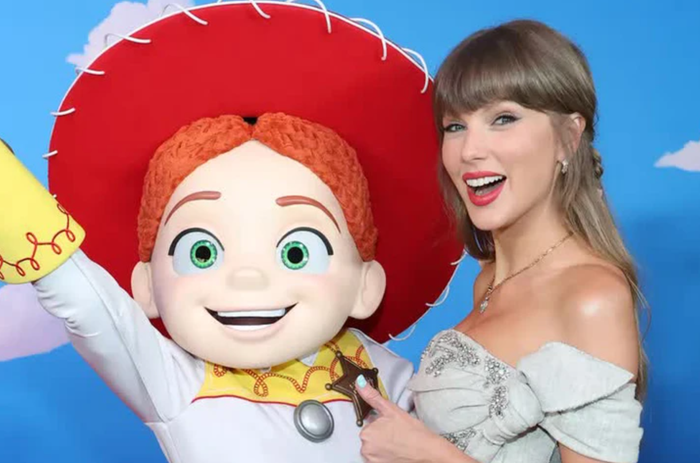 &nbsp;Sự kết hợp giữa Taylor Swift và đế chế hoạt hình Toy Story 5 được kỳ vọng sẽ mang về tượng vàng danh giá cho nữ ca sĩ. Ảnh: NSX