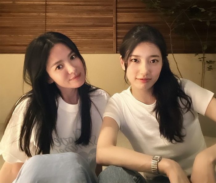 Mỗi lần tương tác của Song Hye Kyo và Suzy đều nhận được sự quan tâm lớn từ người hâm mộ.&nbsp;