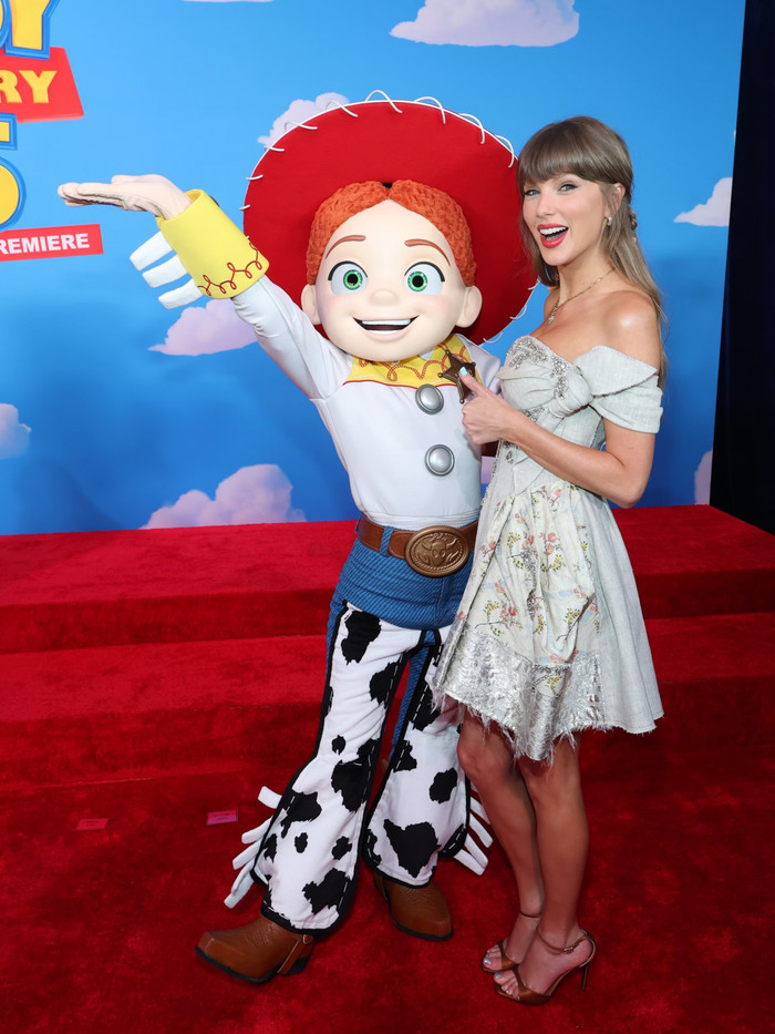 Taylor Swift lập kỳ tích chưa từng có trên bảng xếp hạng nhạc đồng quê sau gần 20 năm Ảnh 3
