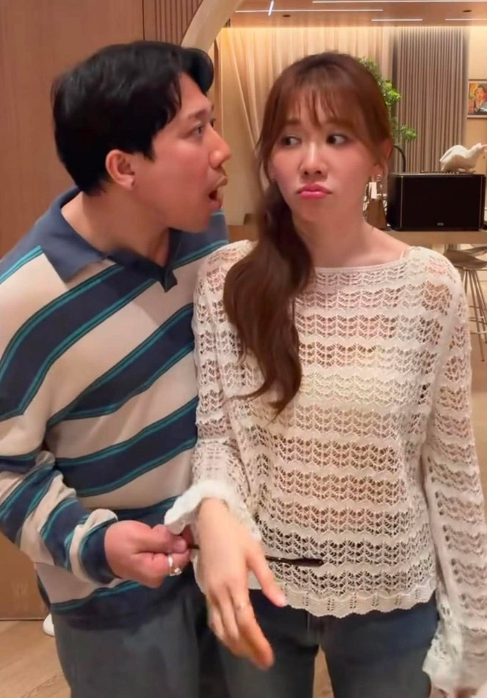 Khoảnh khắc đời thường của Hari Won và Trấn Thành.