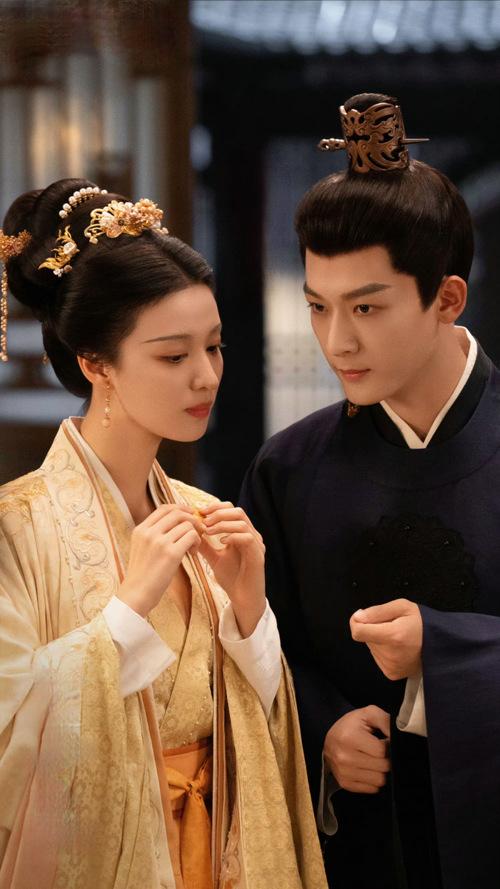 Sở hữu mô-típ 'cưới trước yêu sau' quen thuộc nhưng được triển khai khéo léo, Liễu Chu Ký thu hút khán giả nhờ chuyện tình đầy duyên nợ giữa Thôi Hành Chu và Liễu Miên Đường. Từ một mối quan hệ bắt đầu bằng sự dối lừa, cả hai dần nảy sinh tình cảm thật lòng. Sự kết hợp giữa yếu tố tình cảm, hài hước và những nút thắt thân phận giúp bộ phim trở thành lựa chọn được nhiều người xem lại.