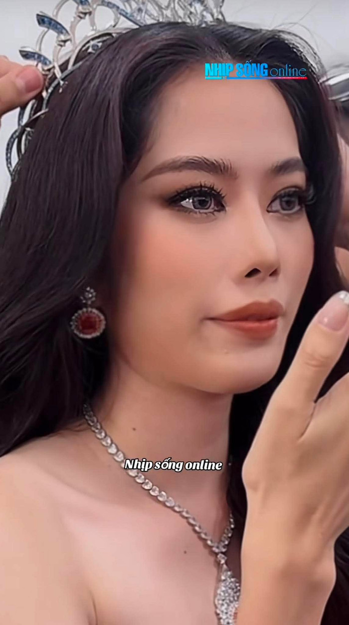 Nam Em khóc nghẹn chia sẻ về những ý kiến trái chiều sau khi cô đăng quang Á khôi 1 Miss Cosmo TP.HCM. (Ảnh từ TikTok Nhịp Sống Online)