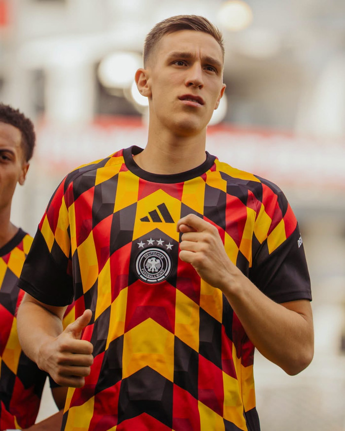 Tuyển Đức vừa đón nhận tổn thất lớn trong hành trình chinh phục World Cup 2026 khi trung vệ Nico Schlotterbeck dính chấn thương nặng và phải chia tay phần còn lại của giải đấu. Ảnh: DFB