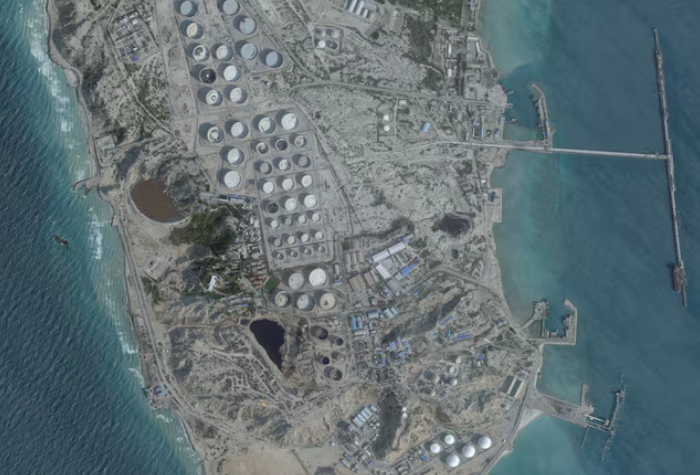 Ảnh vệ tinh cho thấy một cảng dầu tại đảo Kharg, Iran, ngày 25/2/2026. Ảnh: Planet Labs PBC/Handout qua Reuters
