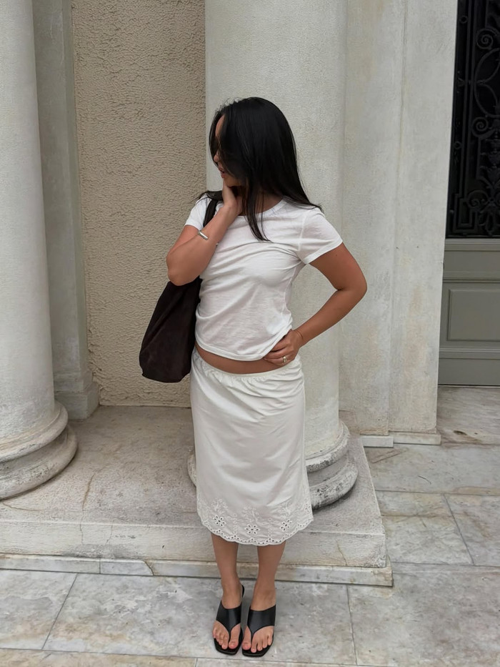 Sandal mũi vuông là xu hướng giày dép mới của mùa hè. Ảnh: @jordanrisa&nbsp;
