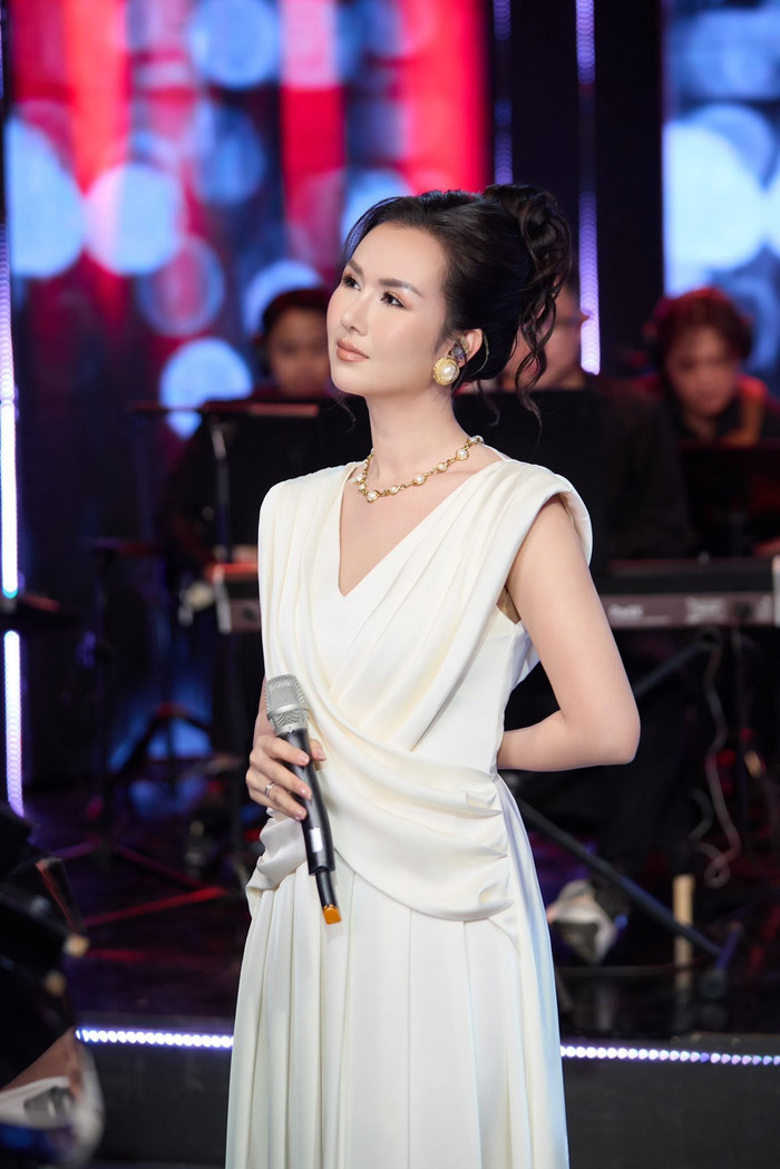 Tuy nhiên, màn thể hiện của ca sĩ Võ Hạ Trâm đã nhận về nhiều ý kiến trái chiều trên mạng xã hội.