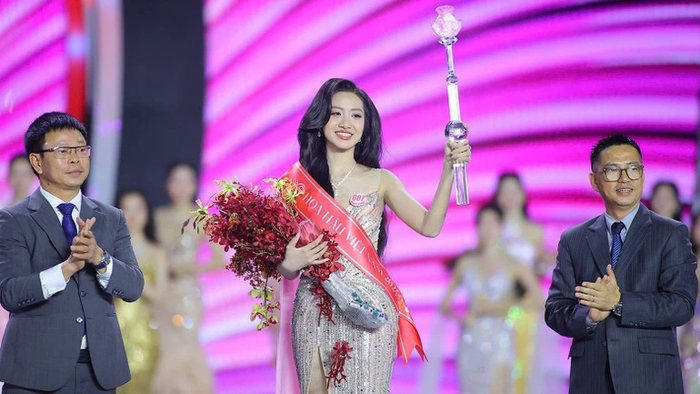 Hà Trúc Linh đăng quang Hoa hậu Việt Nam 2024 (Nguồn: Hoa hậu Việt Nam 2024)