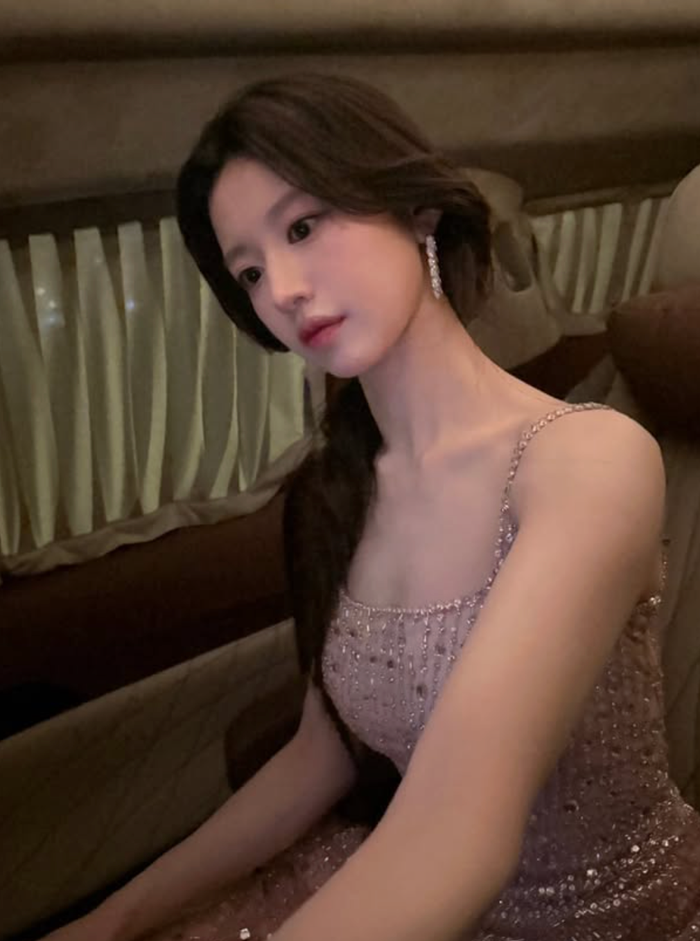 Go Yoon Jung gây sốt với vóc dáng mảnh mai trong loạt ảnh hậu trường Ảnh 3