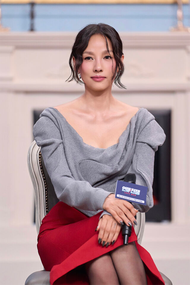 Ca sĩ Lee Hyori có những chia sẻ đầy thẳng thắn khi được hỏi về chuyện tình cảm mới đây.