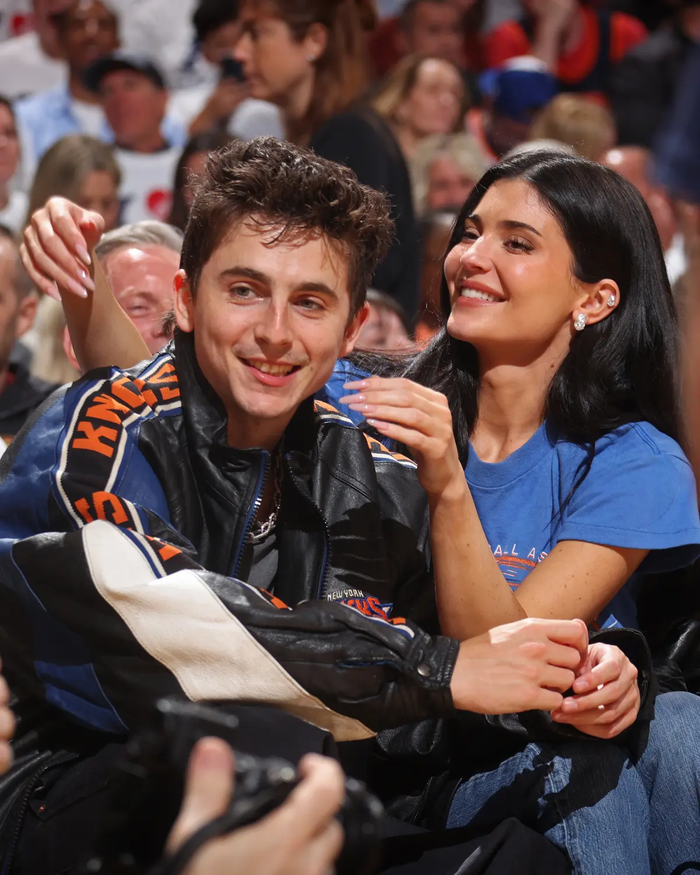 Kylie Jenner và Timothée Chalamet ngày càng thoải mái công khai trước khán giả.