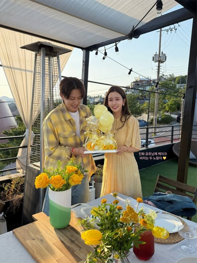 Lee Da Hae và chồng - Seven trong buổi tiệc sinh nhật.