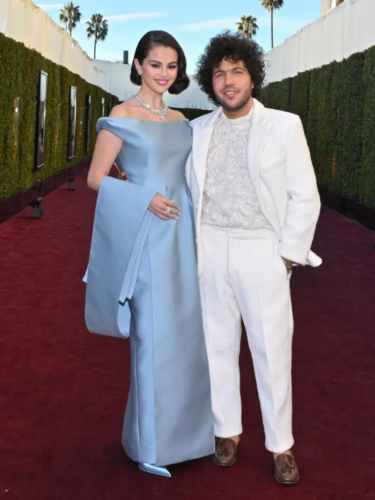 Selena Gomez và Benny Blanco tại lễ trao giải Quả cầu vàng 2025. Ảnh: Getty Images
