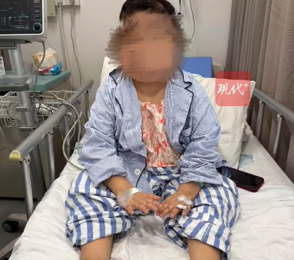 Cô gái có 6 ngón ở cả hai bàn chân, ngoại hình tuổi 17 khiến ai cũng xôn xao Ảnh 1