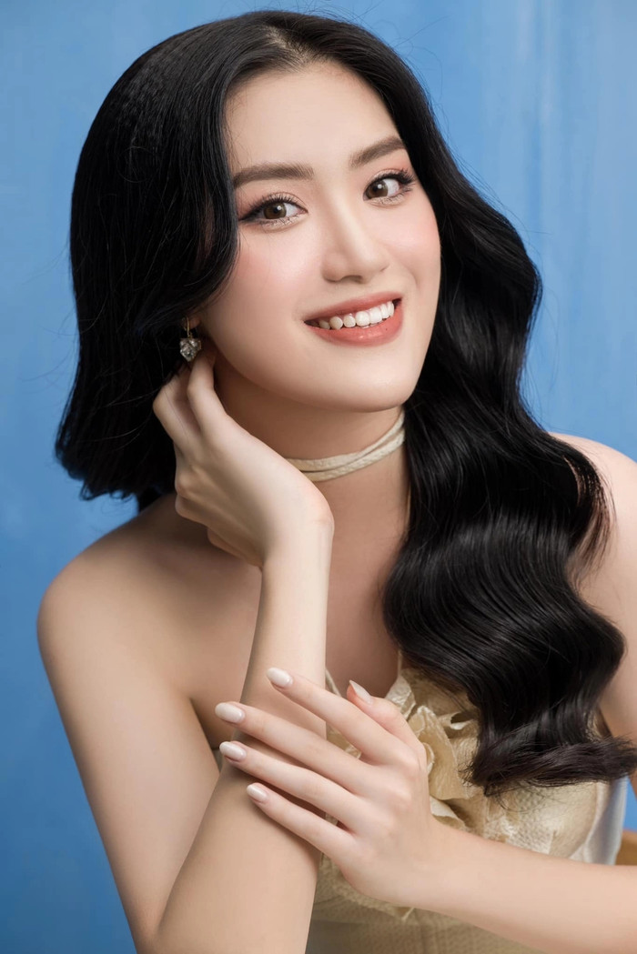 Hoa hậu Phan Phương Oanh sinh ra và lớn lên ở Hà Nội.
