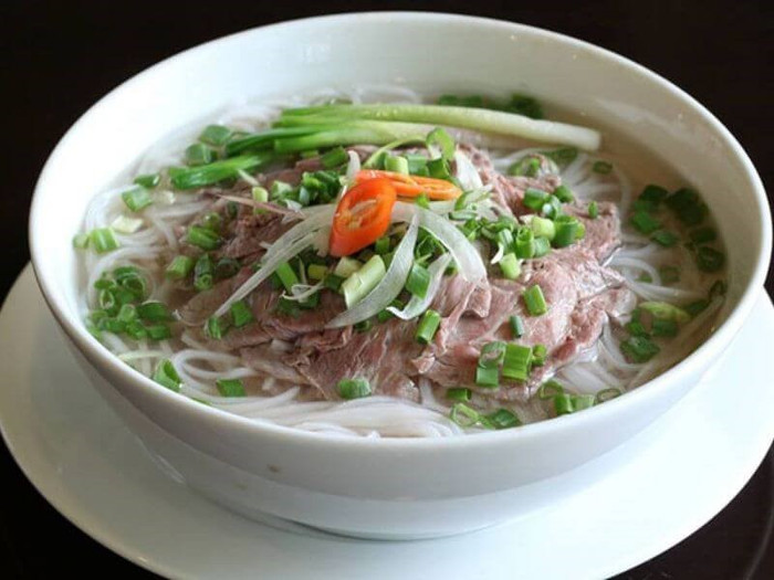 Một tô phở buổi sáng cung cấp bao nhiêu calo cho cơ thể? Ảnh 2