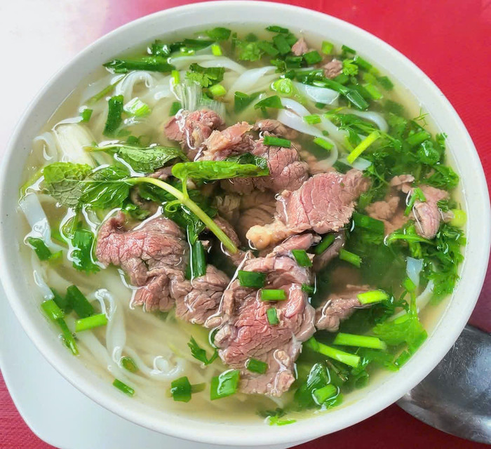 Một tô phở buổi sáng cung cấp bao nhiêu calo cho cơ thể? Ảnh 1