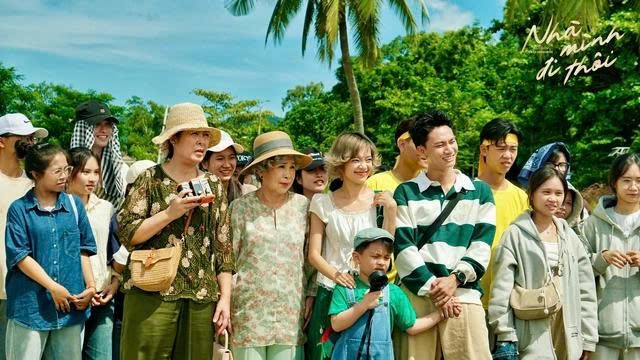 Dù chỉ đạt khoảng 14,2 tỷ đồng doanh thu, Nhà Mình Đi Thôi vẫn ghi dấu ấn nhờ câu chuyện chữa lành về gia đình và những khoảng cách giữa các thế hệ.