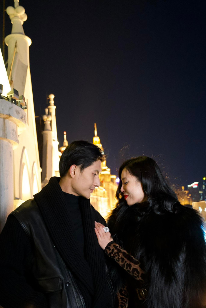 Lệ Quyên hiện có chuyện tình hạnh phúc, cũng như sự nghiệp ca hát thành công.