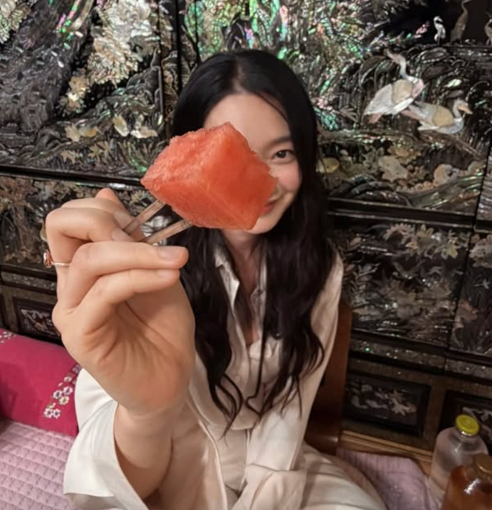 Nữ diễn viên Shin Min Ah khoe ảnh chụp với biểu cảm tinh nghịch Ảnh 3