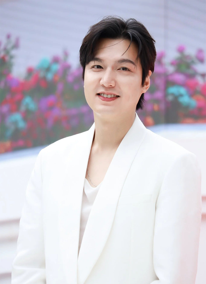 ee Min Ho vừa bước sang tuổi 39.