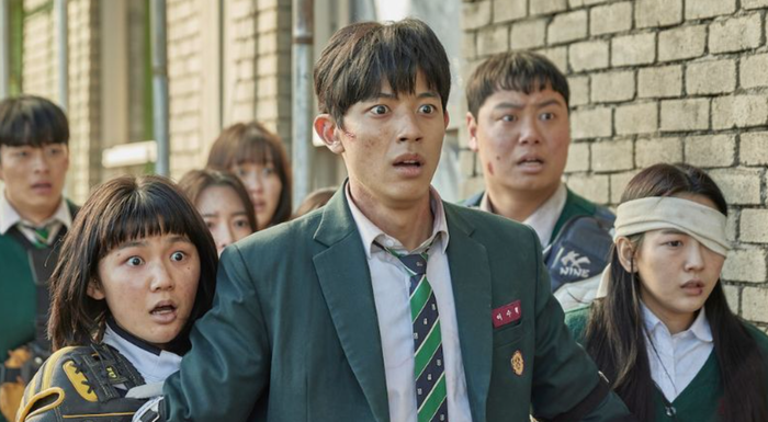 Khán giả kỳ vọng Ngôi Trường Xác Sống mùa 2 sẽ mở rộng thế giới zombie vượt ra ngoài trường Hyosan. Ảnh: Netflix
