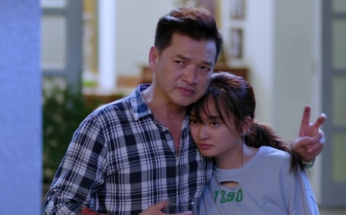 Quang Minh gây ấn tượng với vai ông bố tâm lý, hài hước trong phim Em Chưa 18. Ảnh: NSX