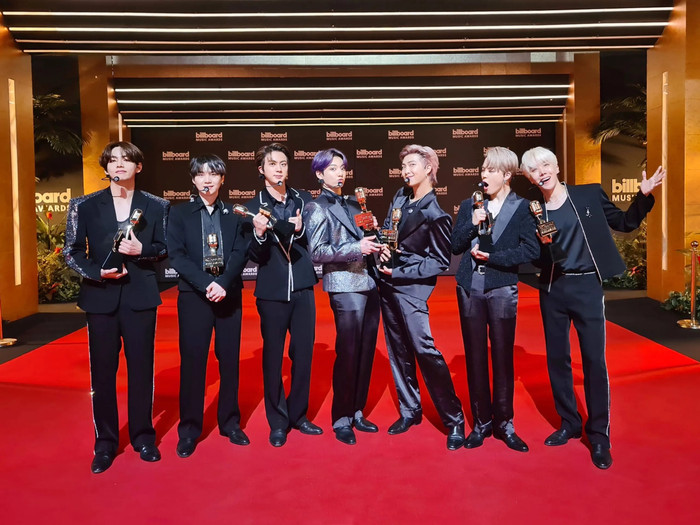 BTS chính thức có MV đầu tiên cán mốc 2,1 tỷ lượt xem Ảnh 3