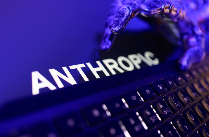 Anthropic đã ra tác nhân AI mới bên trong ứng dụng nhắn tin doanh nghiệp Slack của Salesforce, cho phép AI làm việc cùng nhân viên trong cuộc trò chuyện nhóm. Ảnh: Reuters
