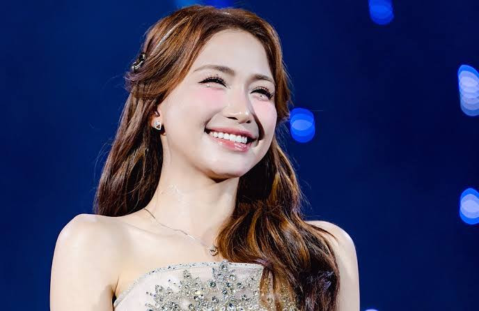 Ca sĩ Hoà Minzy