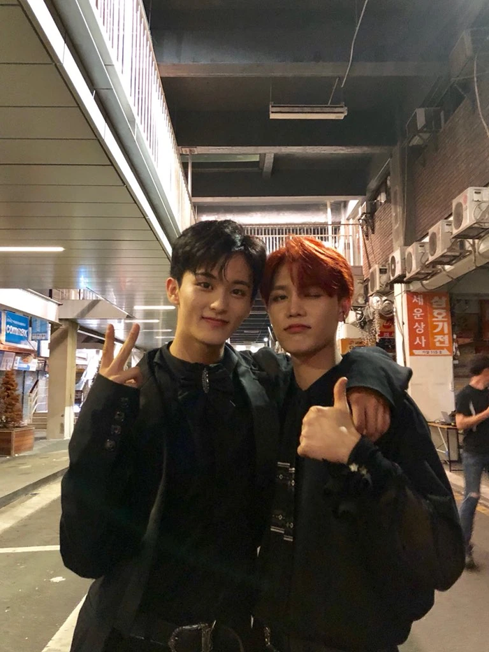 Mark Lee và Taeil lúc còn hoạt động tại nhóm NCT.&nbsp;